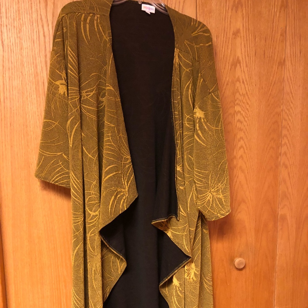New with tags LulaRoe Large gold jacard Shirley.